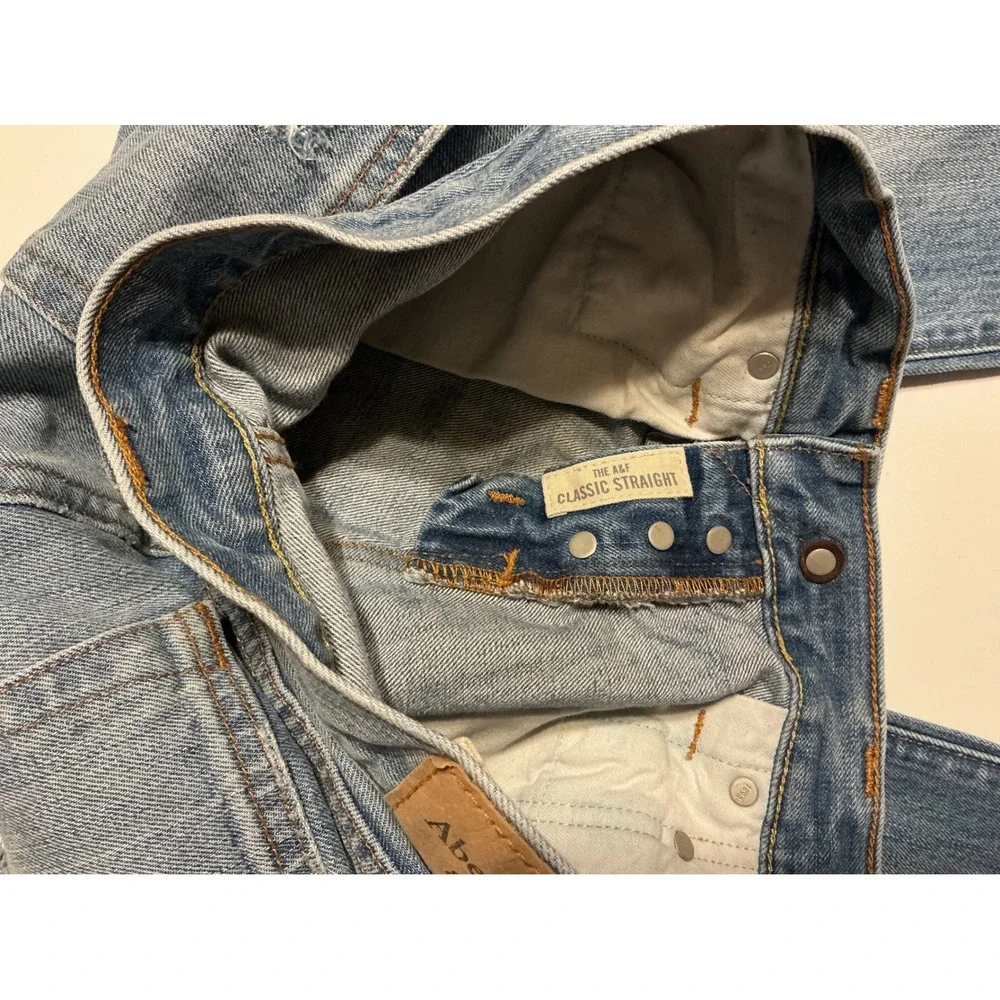 Abercrombie Fitch Mens Jeans Straight Fit‎ Distressed Med Wash 30x30 fits 28x28